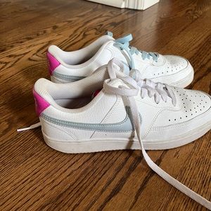 Nike low air forces size 8